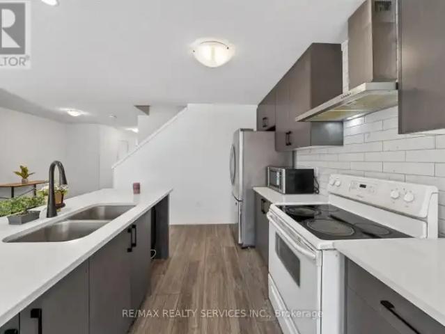 3 Bedroom Townhouse Cambridge ON 102715435