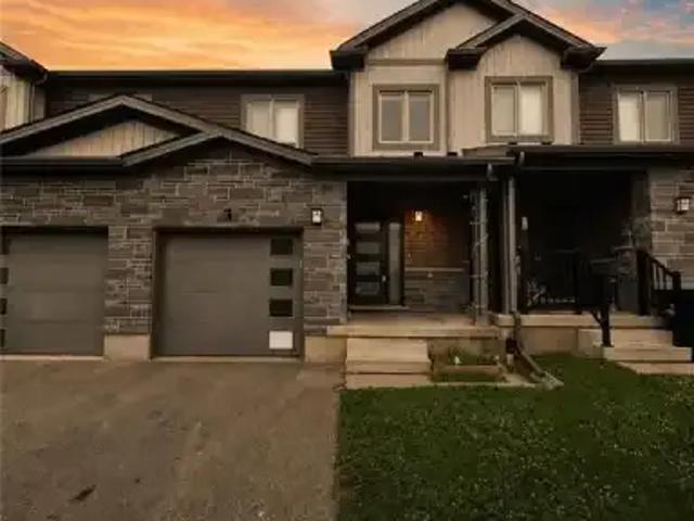 3 Bedroom Townhouse Cambridge ON 104257424