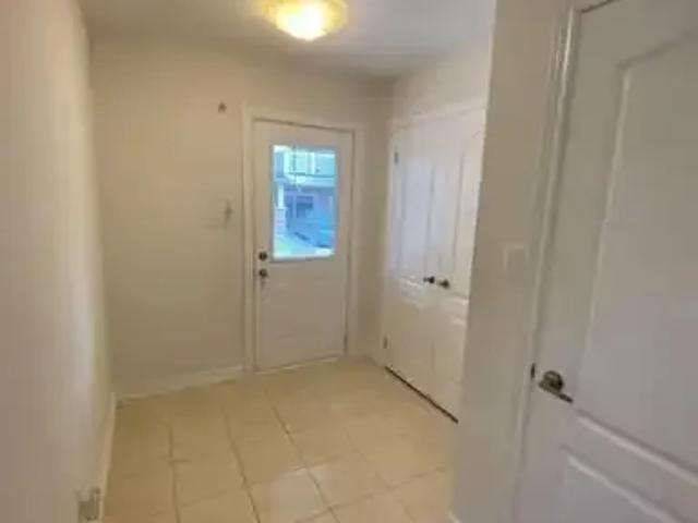 3 Bedroom Townhouse Cambridge ON LS103091597