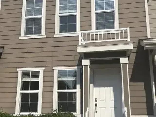 3 Bedroom Townhouse Chestermere AB 104178928