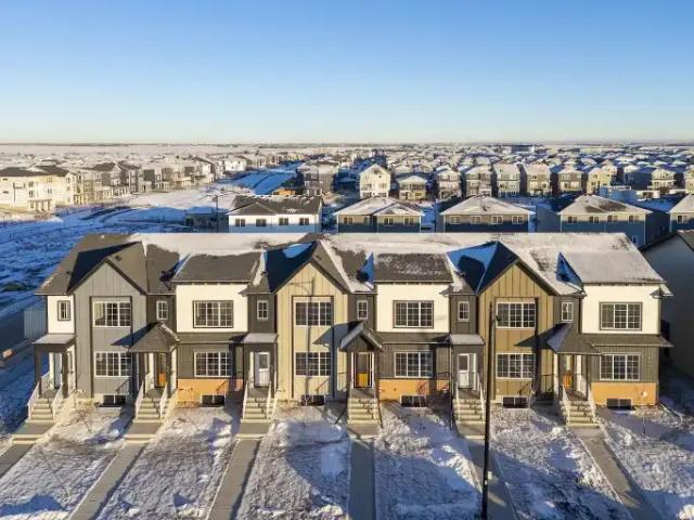 3 Bedroom Townhouse Chestermere AB 104181150