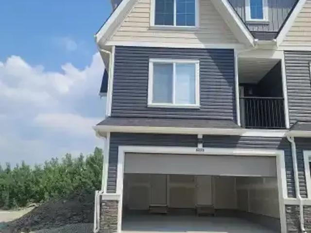 3 Bedroom Townhouse Cochrane AB 100669044