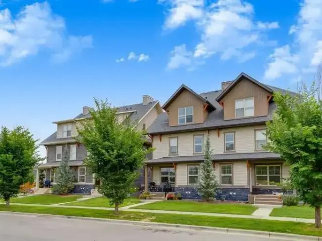 3 Bedroom Townhouse Cochrane AB 103410346