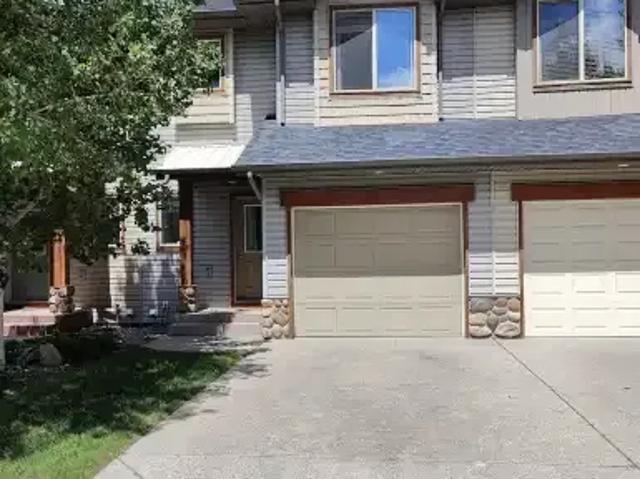 3 Bedroom Townhouse Cochrane AB 104181363