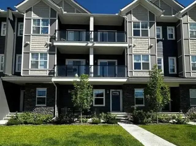 3 Bedroom Townhouse Cochrane AB 104182381