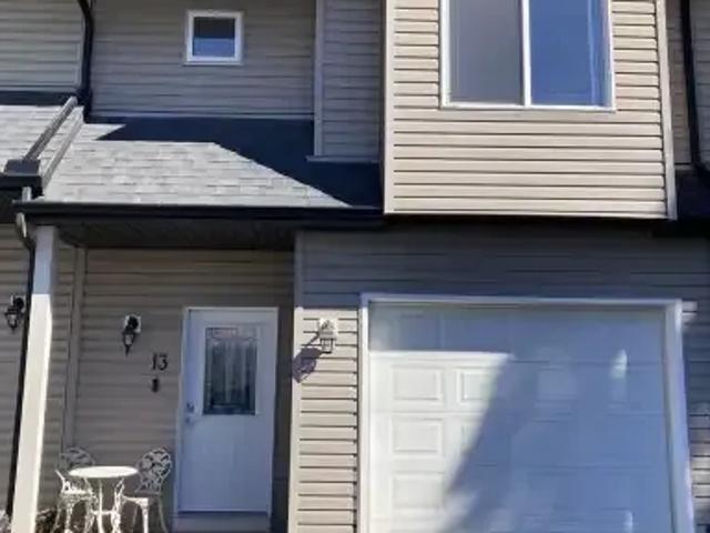 3 Bedroom Townhouse Cochrane AB 104257241