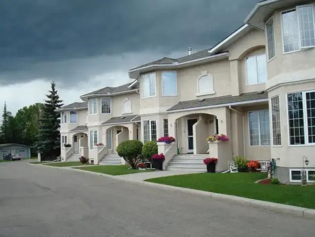 3 Bedroom Townhouse Cochrane AB 105135424