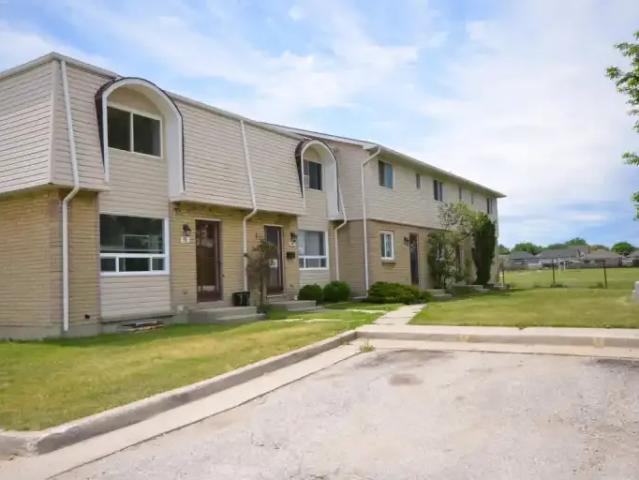 3 Bedroom Townhouse Corunna ON LS98317266