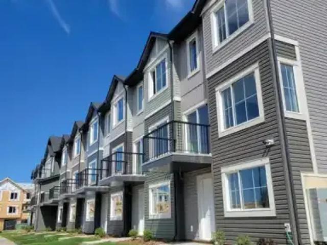 3 Bedroom Townhouse Edmonton AB LS100487806