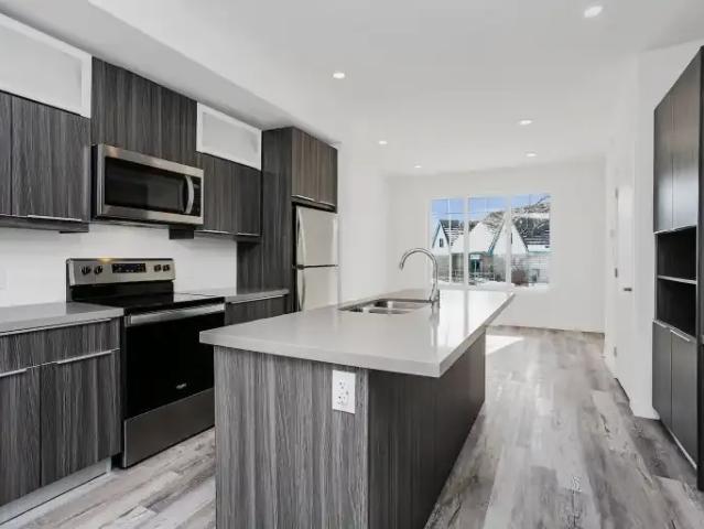 3 Bedroom Townhouse Edmonton AB LS102085539