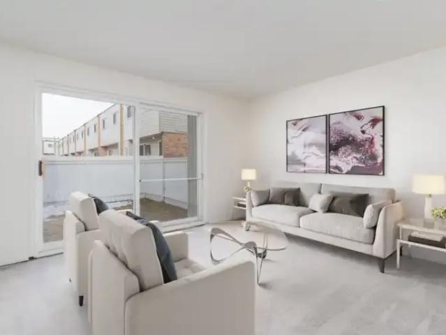 3 Bedroom Townhouse Edmonton AB LS102338810