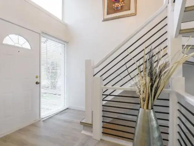 3 Bedroom Townhouse Edmonton AB LS102551342