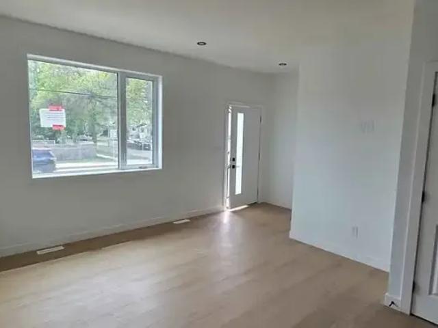 3 Bedroom Townhouse Edmonton AB LS103011792
