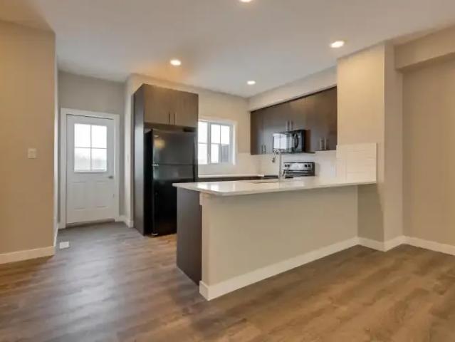 3 Bedroom Townhouse Edmonton AB LS94359133