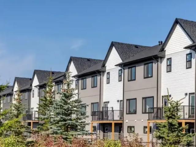 3 Bedroom Townhouse Edmonton AB LS98422001