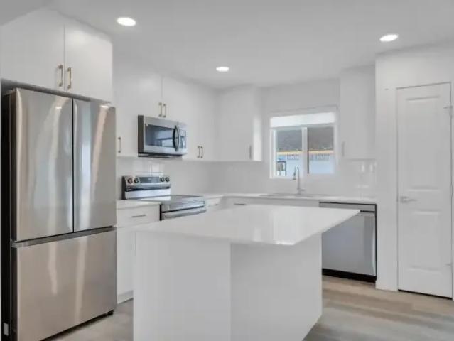3 Bedroom Townhouse Edmonton AB LS99410795