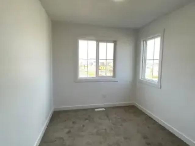 3 Bedroom Townhouse Edmonton AB 100298569