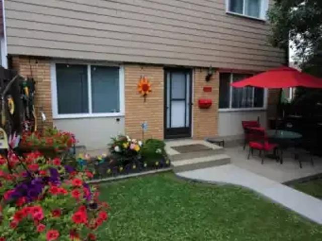 3 Bedroom Townhouse Edmonton AB 101014456