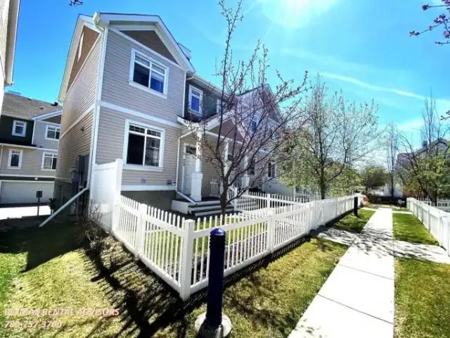 3 Bedroom Townhouse Edmonton AB 101261884
