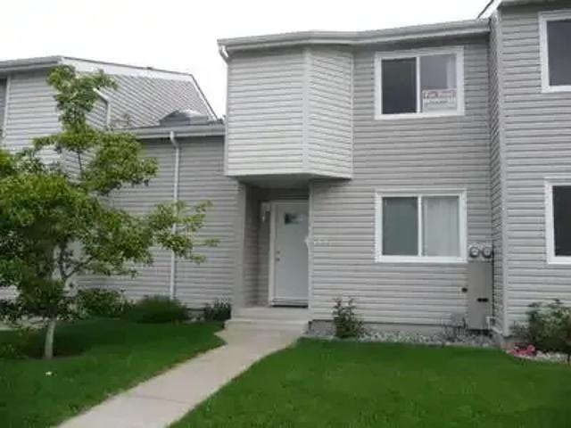 3 Bedroom Townhouse Edmonton AB 101789769