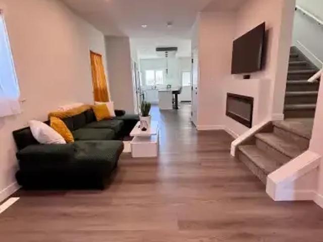 3 Bedroom Townhouse Edmonton AB 101789945