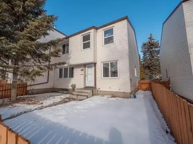 3 Bedroom Townhouse Edmonton AB 102113825