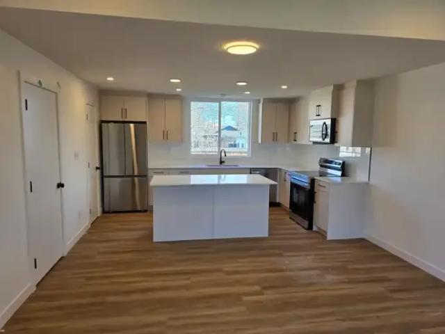 3 Bedroom Townhouse Edmonton AB 102243114