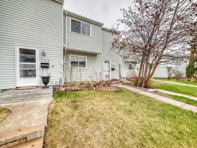 3 Bedroom Townhouse Edmonton AB 102306628