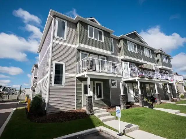 3 Bedroom Townhouse Edmonton AB 102468238