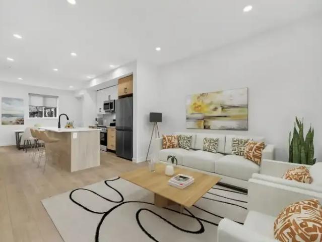 3 Bedroom Townhouse Edmonton AB 102551495