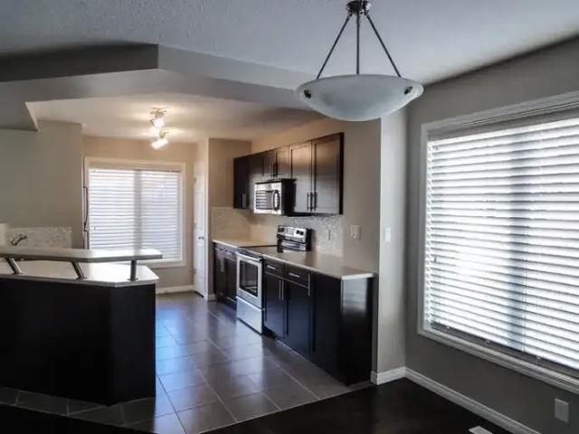 3 Bedroom Townhouse Edmonton AB 102658490