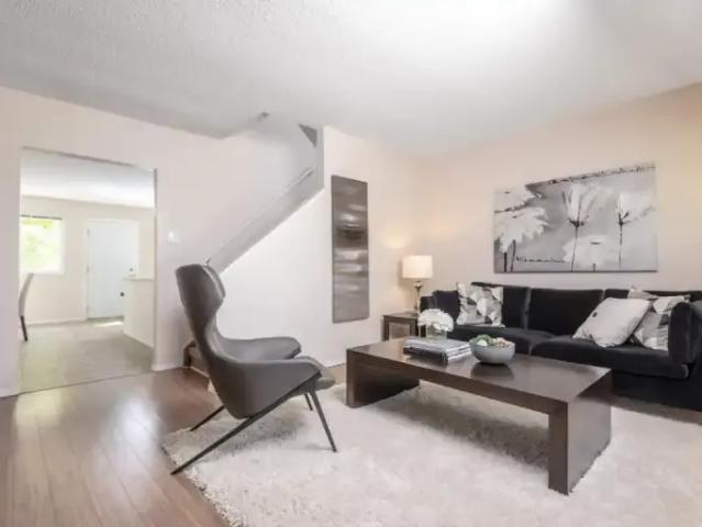 3 Bedroom Townhouse Edmonton AB 102751962