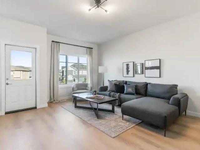3 Bedroom Townhouse Edmonton AB 102752609