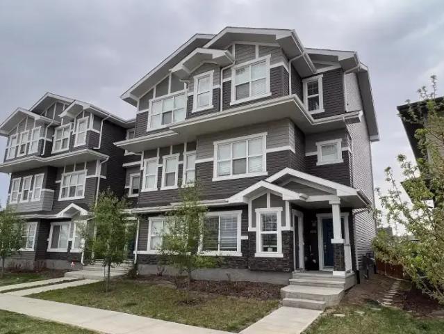 3 Bedroom Townhouse Edmonton AB 102701353