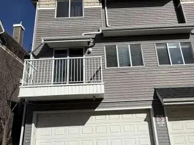 3 Bedroom Townhouse Edmonton AB 102701387