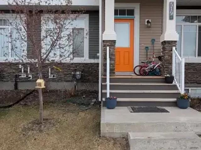 3 Bedroom Townhouse Edmonton AB 102715383