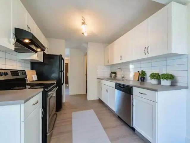 3 Bedroom Townhouse Edmonton AB 102845343