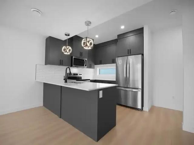 3 Bedroom Townhouse Edmonton AB 102847014