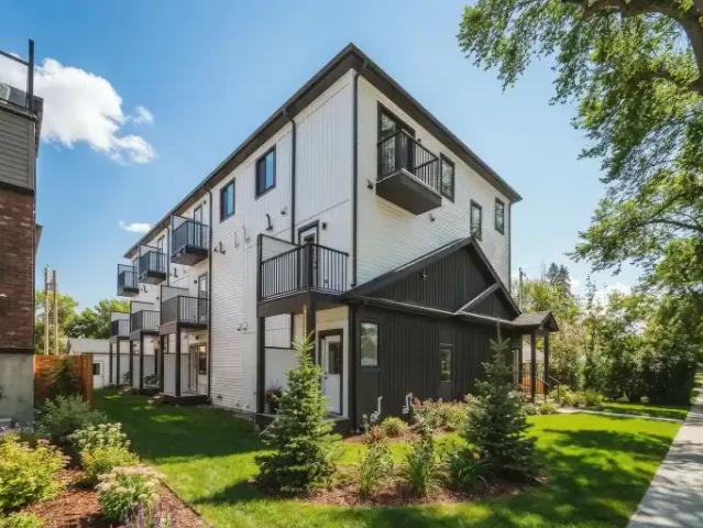 3 Bedroom Townhouse Edmonton AB 102883512
