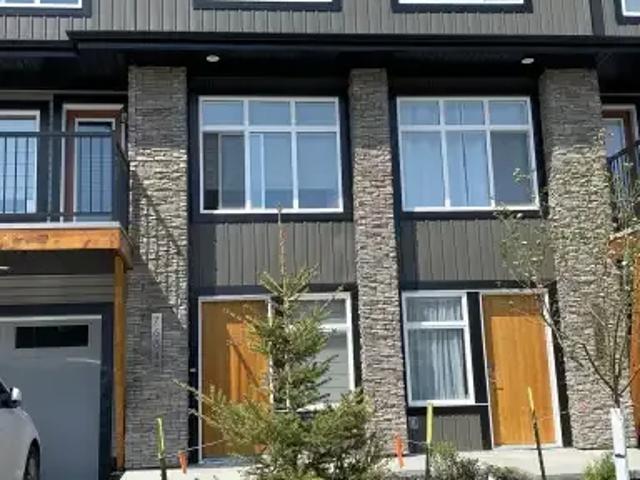 3 Bedroom Townhouse Edmonton AB 102951802