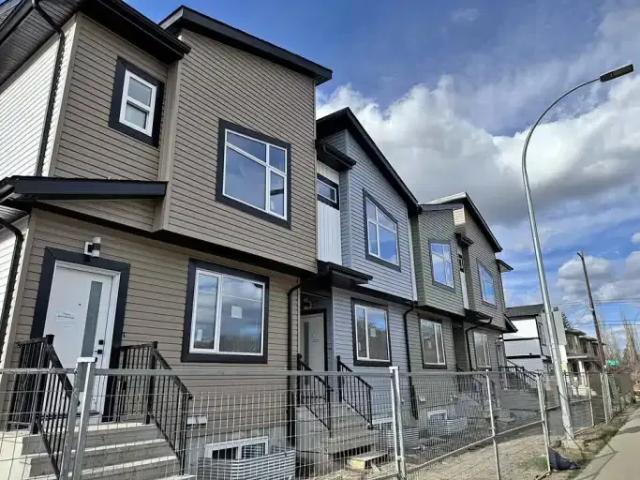 3 Bedroom Townhouse Edmonton AB 103060462