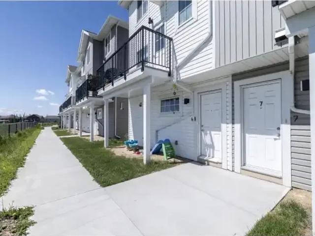 3 Bedroom Townhouse Edmonton AB 103151791