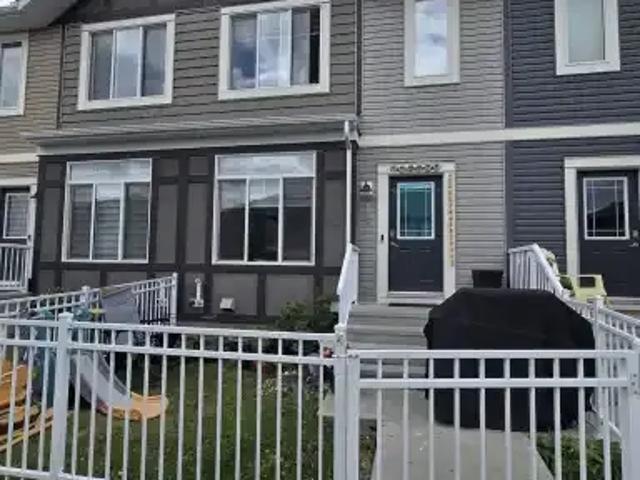3 Bedroom Townhouse Edmonton AB 103118964