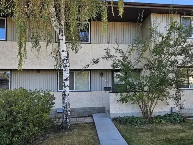3 Bedroom Townhouse Edmonton AB 103119028