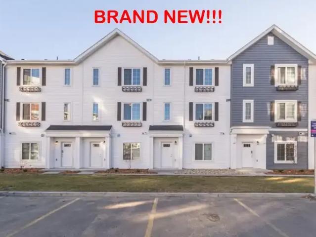 3 Bedroom Townhouse Edmonton AB 103367895