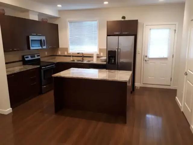 3 Bedroom Townhouse Edmonton AB 103395635
