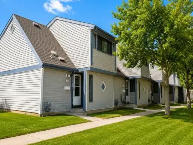 3 Bedroom Townhouse Edmonton AB 103487099
