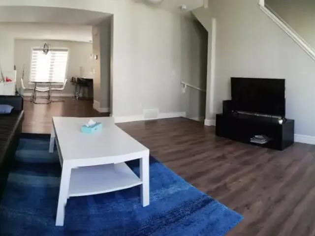 3 Bedroom Townhouse Edmonton AB 103579342