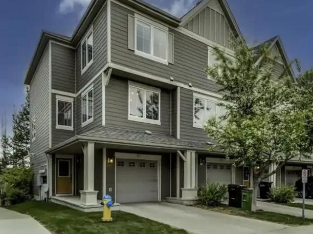 3 Bedroom Townhouse Edmonton AB 103879482