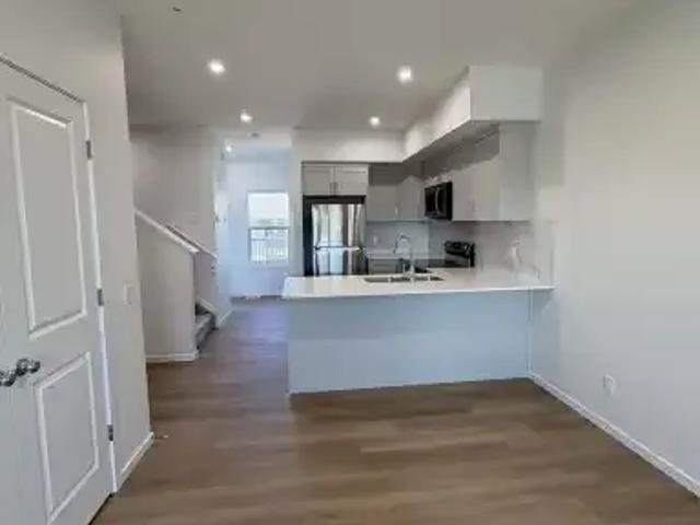 3 Bedroom Townhouse Edmonton AB 104067079